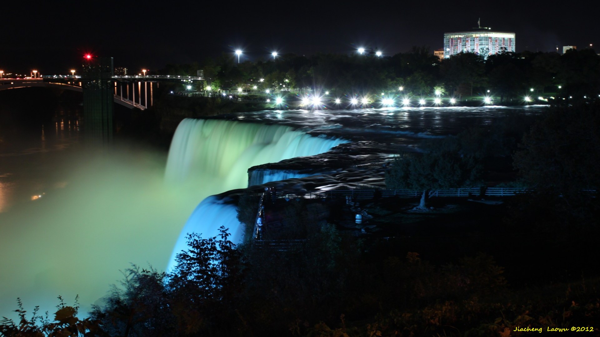 Niagra Falls under the night