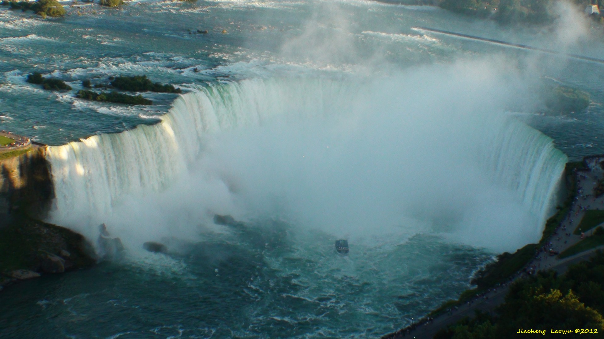 Horseshoe Falls Close look from Tower